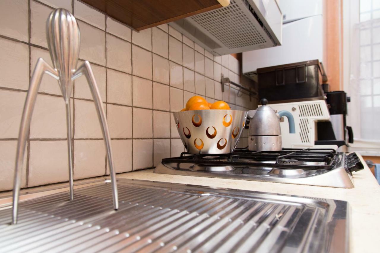 Bed & Breakfast Domusamor Colosseo Roma